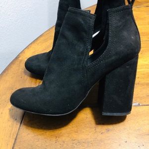 Womens Steve Madden size 7 Black/round toe
